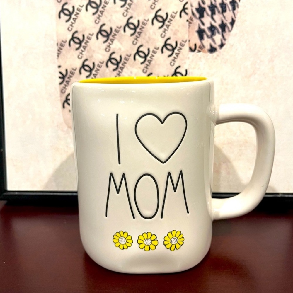 Rae 💛 Dunn NWOT White and Yellow 'I Love Mom' Mug